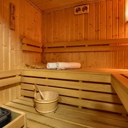 Dom W Hubie Z Sauna I Bawialnia Dla Dzieci Maniowy Exterior photo