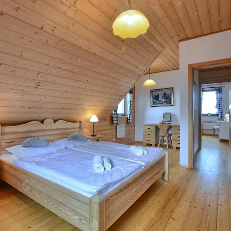 Dom W Hubie Z Sauna I Bawialnia Dla Dzieci Maniowy Exterior photo