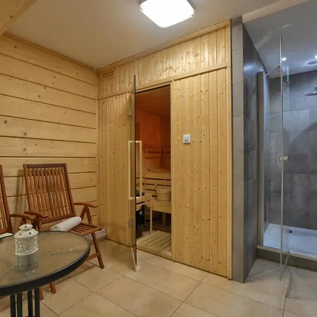 Dom W Hubie Z Sauna I Bawialnia Dla Dzieci Maniowy Exterior photo